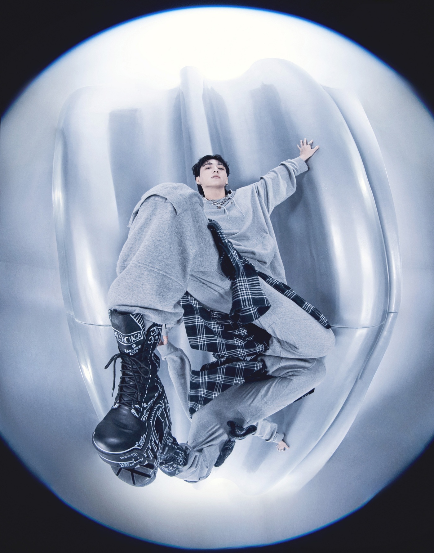 <b>정국</b>, 새 솔로곡 '3D' 두 번째 콘셉트 포토 공개…독보적 비주얼
