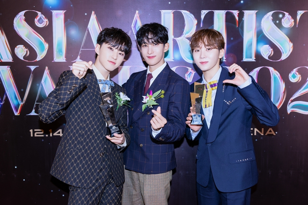 <b>세븐틴</b>, '2023 AAA' 대상 부문 <b>2관왕</b>…"팬들 감사해"