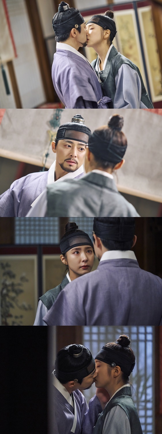 '세작' 남장한 <b>신세경</b>, <b>조정석</b>과 파격 <b>키스</b>…정체 들통날까 [N컷]