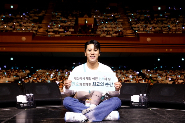 장민호, 서울 <b>앙코르 콘서트</b> 성황 마무리…팬들과 뜨거운 교감