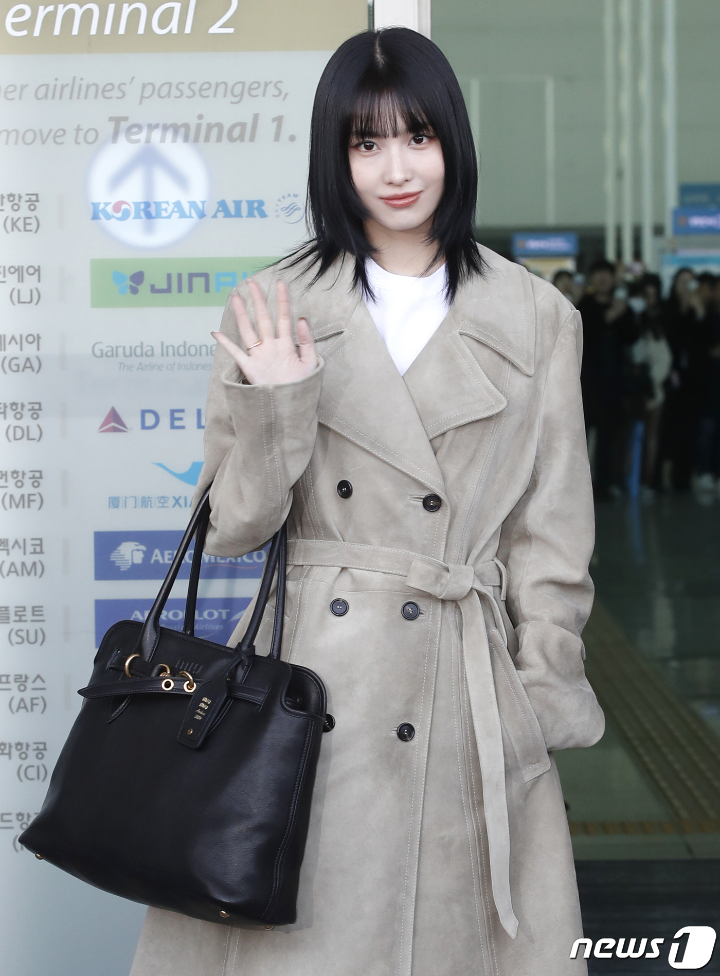 <b>트와이스 모모</b>, 봄에는 트렌치 코트