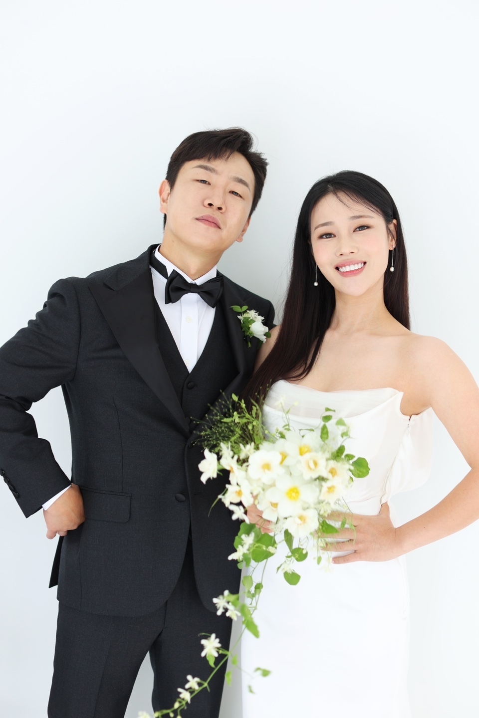 '짠한형' <b>정호철</b>이혜지 오늘 결혼…<b>하지원</b> 주례·이효리 축가·신동엽 사회