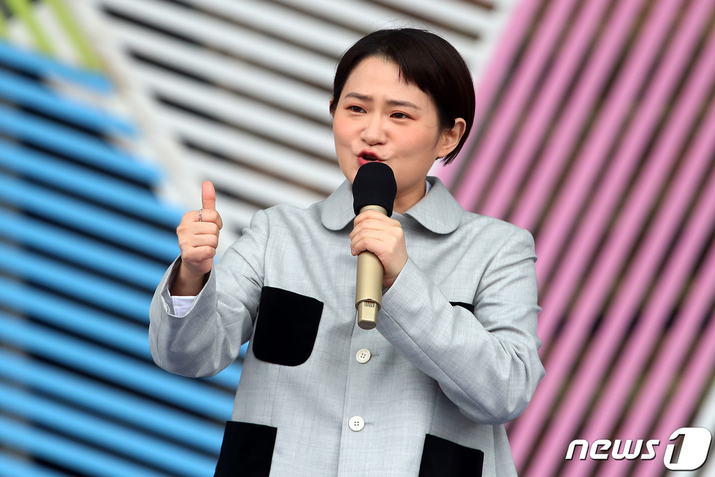 '<b>전국노래자랑</b>' <b>마지막</b> 녹화 <b>김신영</b> "주인공은 출연자, MC는 거들 뿐"