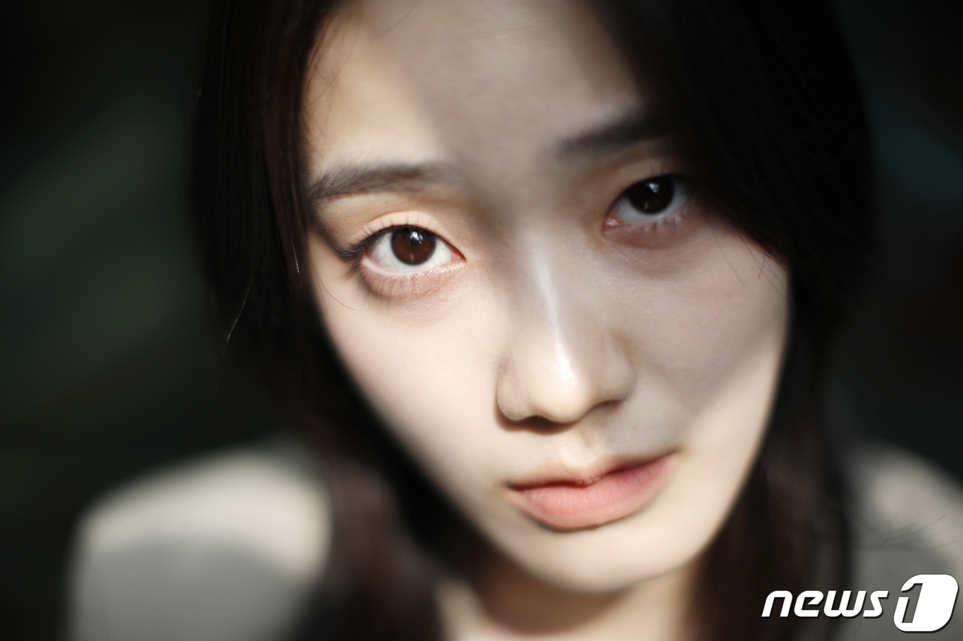 '<b>피라미드 게임</b>' <b>황현정</b>, 카리스마 눈빛