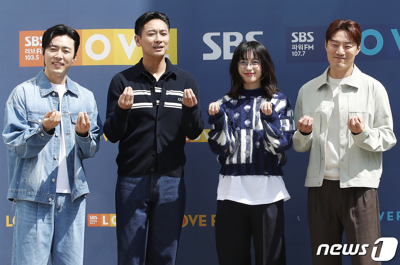 <b>이무생</b>·<b>주지훈</b>·한효주·이효준, <b>만두</b> 하트로 팬심 '지배'