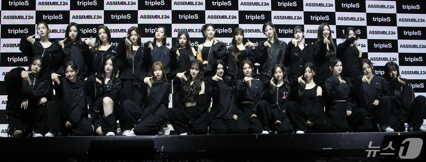 <b>트리플에스</b>, <b>24인조 완전체</b> 컴백
