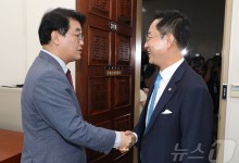 '여야정 협의체' 줄다리기…휴가 마친 尹, 전환점 만들까