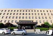 '부산 건설사 사주 일가 분쟁' 수사정보 유출 검찰 수사관 구속 기소