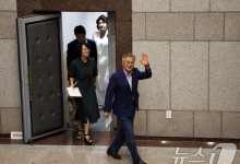 민주 "문재인 수사, 국면 전환용 망신주기…당 차원 대응"
