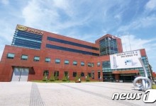 SK하이닉스 설계 변경·공급사 확대에…한미반도체, 5%대 하락[핫종목]