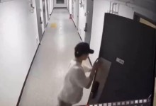 집앞 13시간 숨어있다 문틈 비집고 침입한 남성…여BJ "끔찍한 일 당했다"[영상]