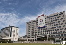 조국 "윤석열 끌어내려야"…대통령실, 불쾌감 속 '무대응' 기조