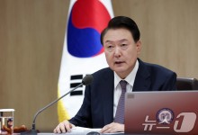 윤 "이태원 참사 희생자 명복 빌어…유가족께 깊은 위로"
