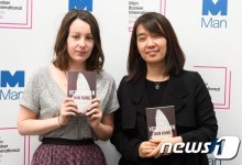 "한강, 내가 번역가 된 이유 알게 해"…데보라 스미스 소회 밝혀