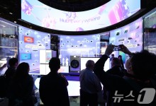 진화한 AI와 로봇의 향연·압도적 젠슨황…되돌아본 'CES 2025'
