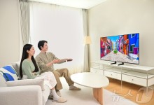 AI 강화한 삼성 55형 OELD TV…이상 움직임 알려주고 자막도 번역