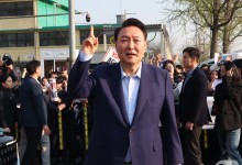 '尹형사재판' 첫 공판기일…법원 앞 지지·규탄 목소리 뒤섞일듯