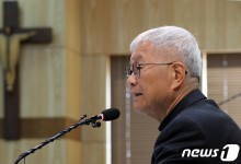 '교황청 장관' 유흥식 추기경, 프란치스코 선종 애도 "한국 사랑 남달랐던 분"