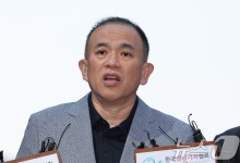 '검찰 출석' 명태균 "오세훈 잡으러 창원서 서울 왔다…7번 이상 만나"