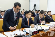 SKT "2600개 매장 신규 가입자 모집 중단…영업손실 보전"