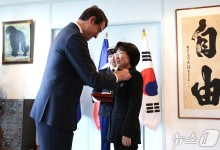 최정화 CICI 이사장, 韓여성 최초 佛 레지옹 도뇌르 오피시에 훈장…"큰 영예"