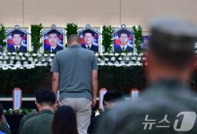 아빠 영정 보고 울음 터뜨린 '27개월 아들'…아내는 눈물만