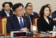 유상임 과기장관 "SKT 위약금 관련 입장, 7월4일쯤 발표"