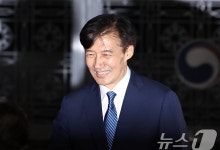 조국 사면 찬성 43% 반대 48%…출소 曺 "검찰독재 종식 상징" [갤럽]