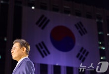 李대통령 "위기의 시대, 거인 DJ 삶에서 답 찾겠다…보고 싶습니다"