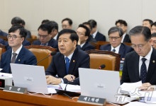 구윤철 "법인세 인하로 투자 늘린다는 건 고전적…정부가 투자 확대"