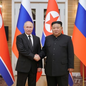 "北, 우크라와 싸우는 러시아 군사지원으로 3년간 2조원 수입"