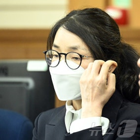 일주일 밀린 김건희 대법 선고…'무상 여론조사 尹 유죄' 변수로