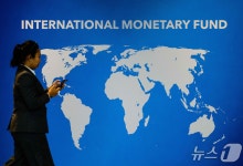 IMF, 중국 올해 성장률 전망 4.5%로 하향…내수 부진 우려