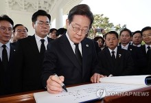 이재명 선대위원장에 '보수 책사' 윤여준 전 장관 영입