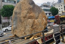 "스톤헨지인 줄"…'거대 바위' 조경석에 신축 아파트 시끌