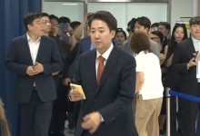 [현장영상] 이준석, 지역구인 동탄에서 사전 투표