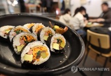 외식도 버거운 시대…김밥·햄버거·짜장면 가격 '쑥'
