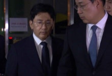 방시혁, 13시간 경찰 조사…경호원 둘러싸여 귀가