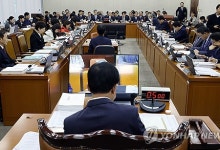 복지위 제넨셀 의혹 공방 격화…野