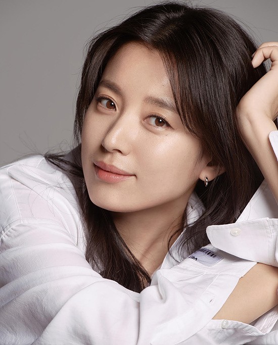 <b>한효주</b>, <b>미혼모</b> 위해 기부…"<b>생일</b> 기념, 따뜻한 나눔"