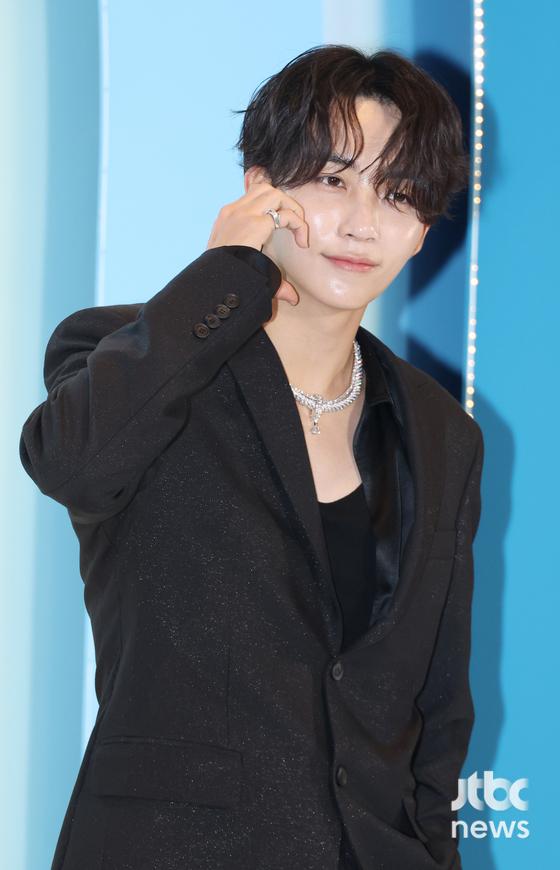 <b>세븐틴 정한</b>, <b>발목</b> 수술로 공식 활동 중단