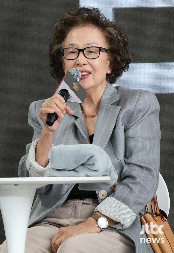 <b>나문희</b> 오늘(19일) 남편상…슬픔 속 빈소 지켜