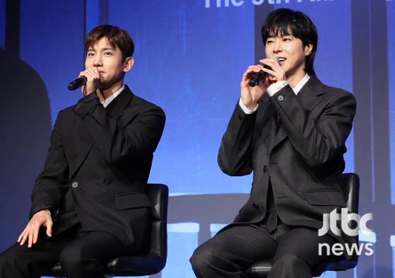 서로 든든한 버팀목… '<b>데뷔 20주년</b>' <b>동방신기</b>의 뜨거운 의리[종합]