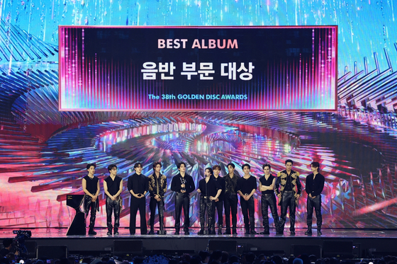 음반 세븐틴·<b>음원</b> 뉴<b>진스</b> 대상…38회 <b>골든디스크</b> 완벽한 축제 성료