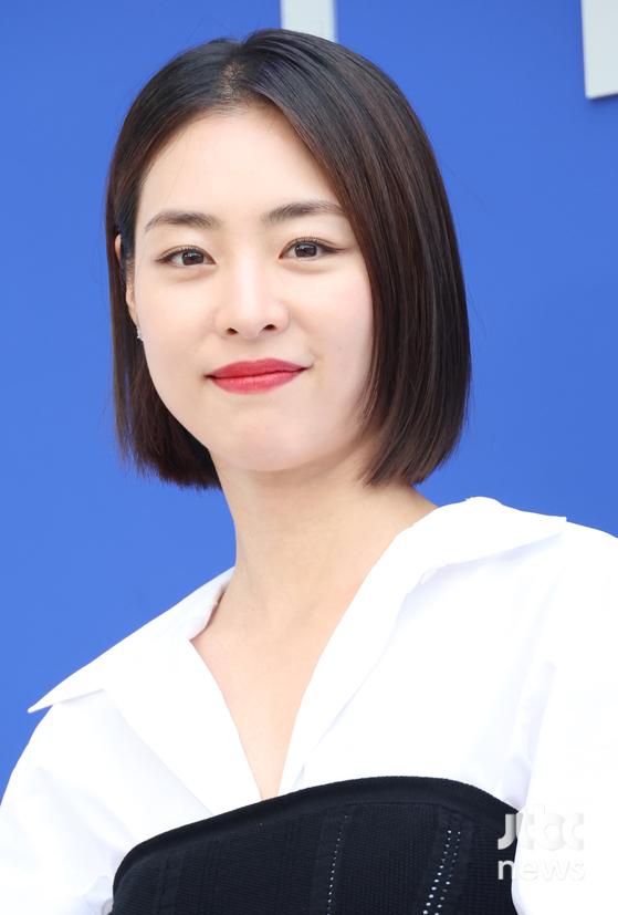 <b>이연희</b>, <b>조진웅</b> 소속사 사람엔터 전속계약