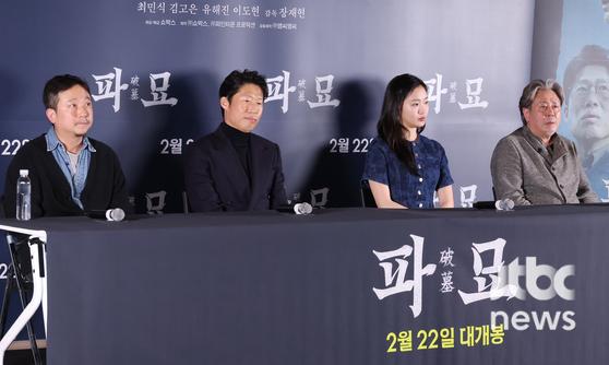 中 '파묘' <b>불법 시청</b> 계속…<b>서경덕</b> 교수 "기가 막힐 따름"