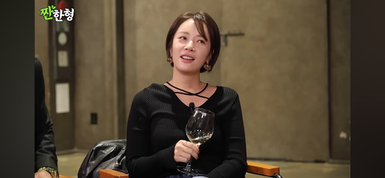 [이슈] 거침없는 <b>황정음</b> "<b>골프</b> 제일 싫어" 27초 맛보기에도 들썩