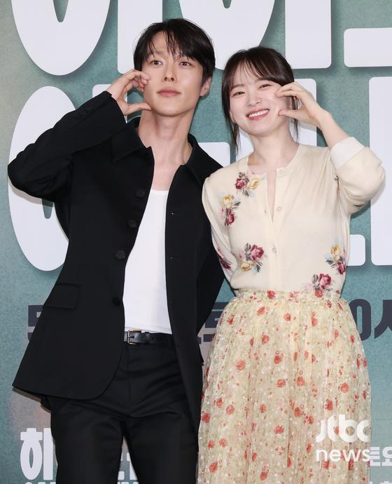 '<b>히어로</b>는 아닙니다만' <b>천우희</b> "<b>장기용</b>과 호흡? 묘하게 어울려"