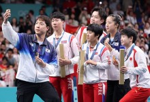 "히죽히죽 웃어"…신유빈과 셀카 찍은 북한 선수들 사상검열 받아