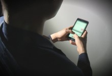 단체대화방서 '도적X'·'미친개' 비난…대법 "모욕죄 아니다"